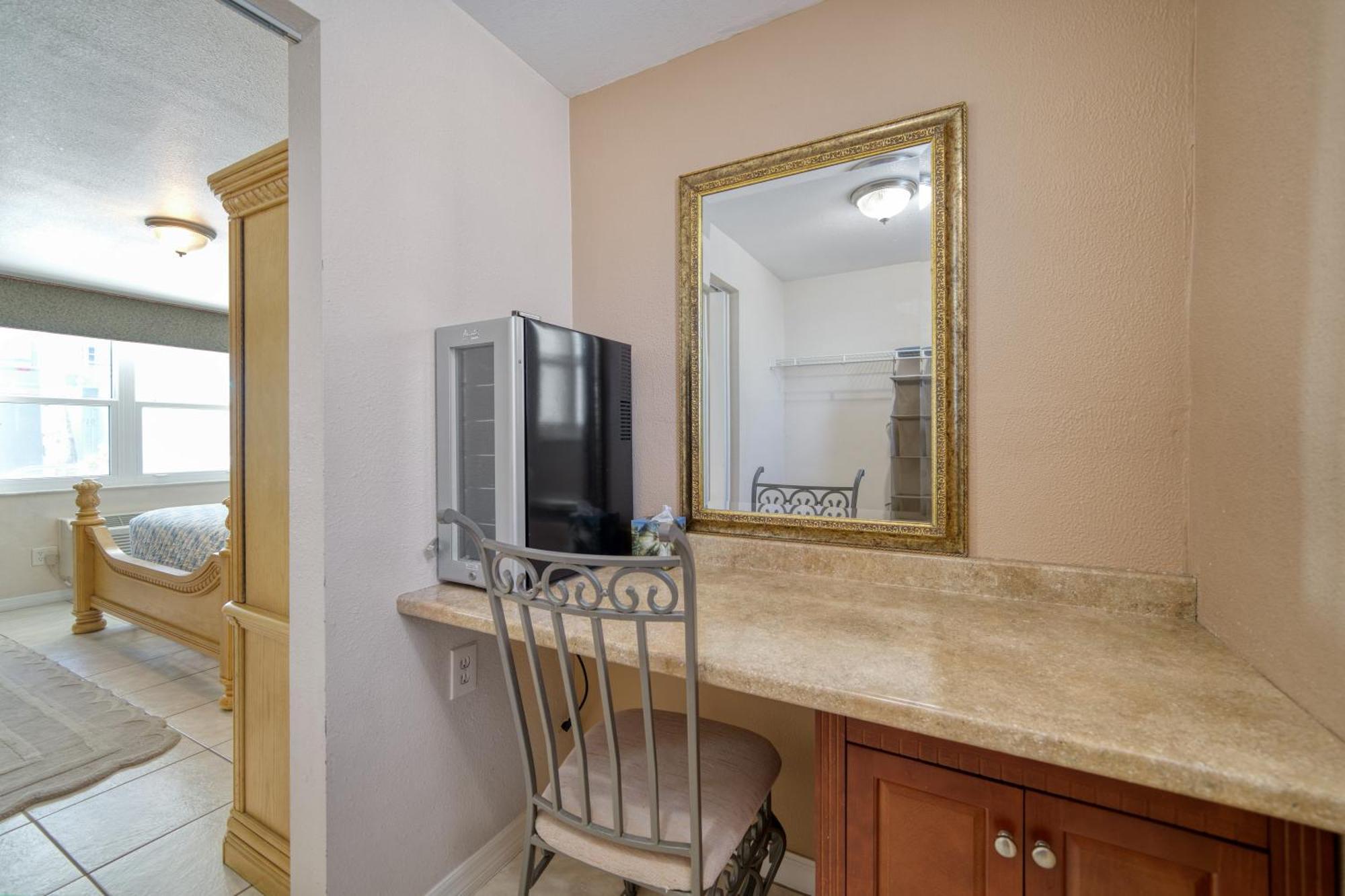 Camelot Beach Suites Клиъруотър Бийч Екстериор снимка