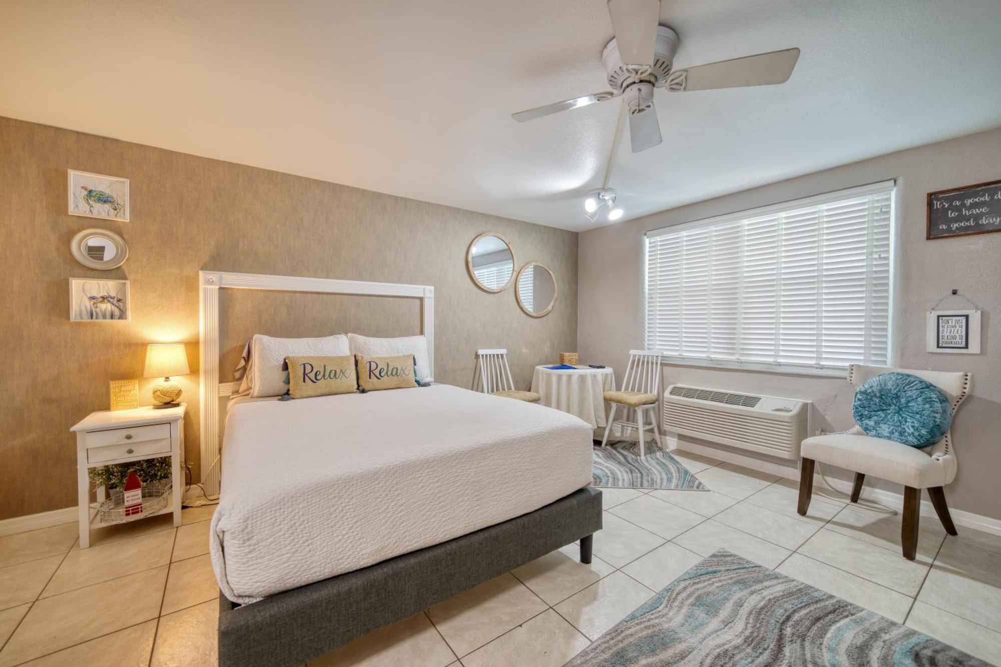 Camelot Beach Suites Клиъруотър Бийч Екстериор снимка