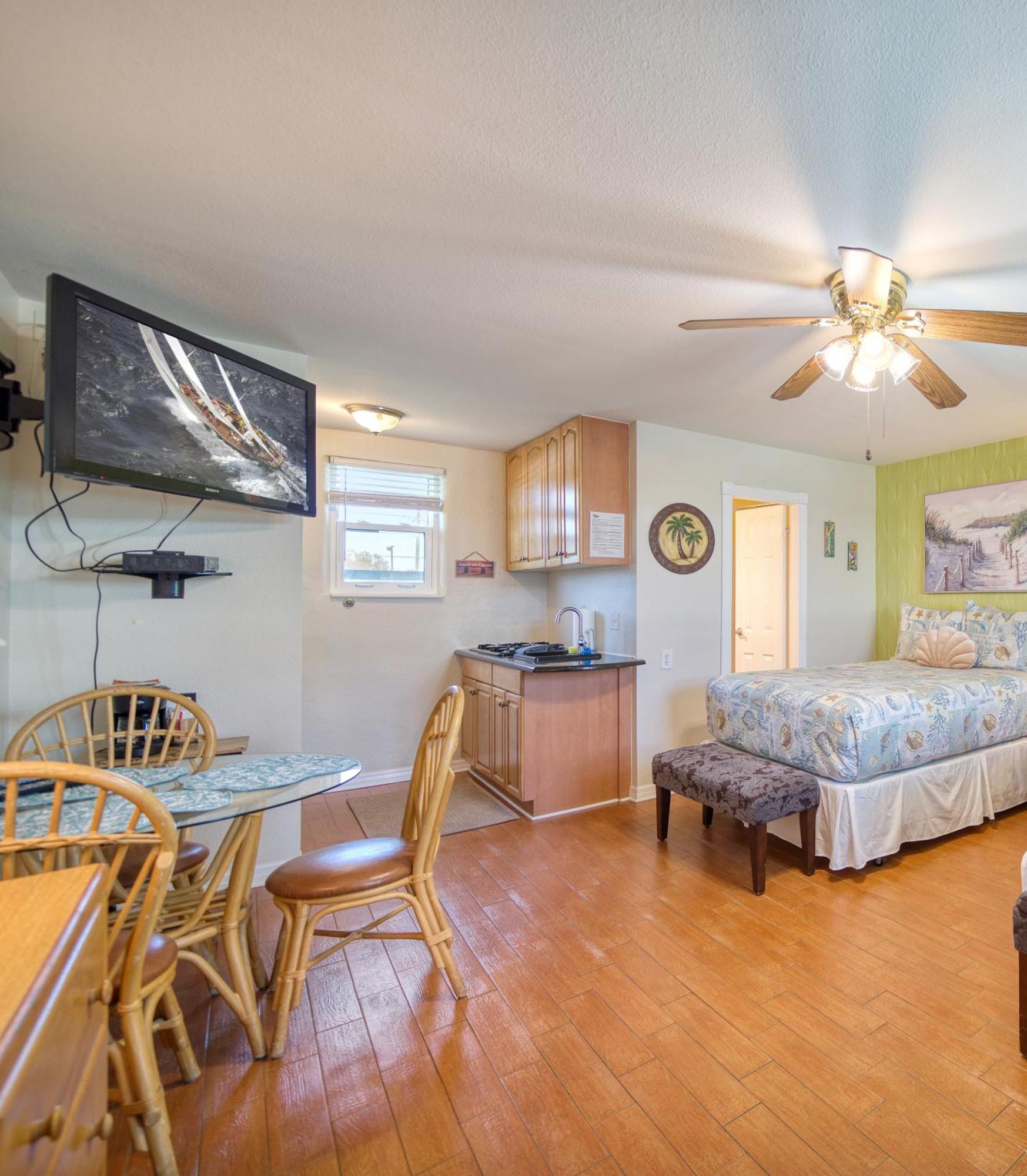 Camelot Beach Suites Клиъруотър Бийч Екстериор снимка