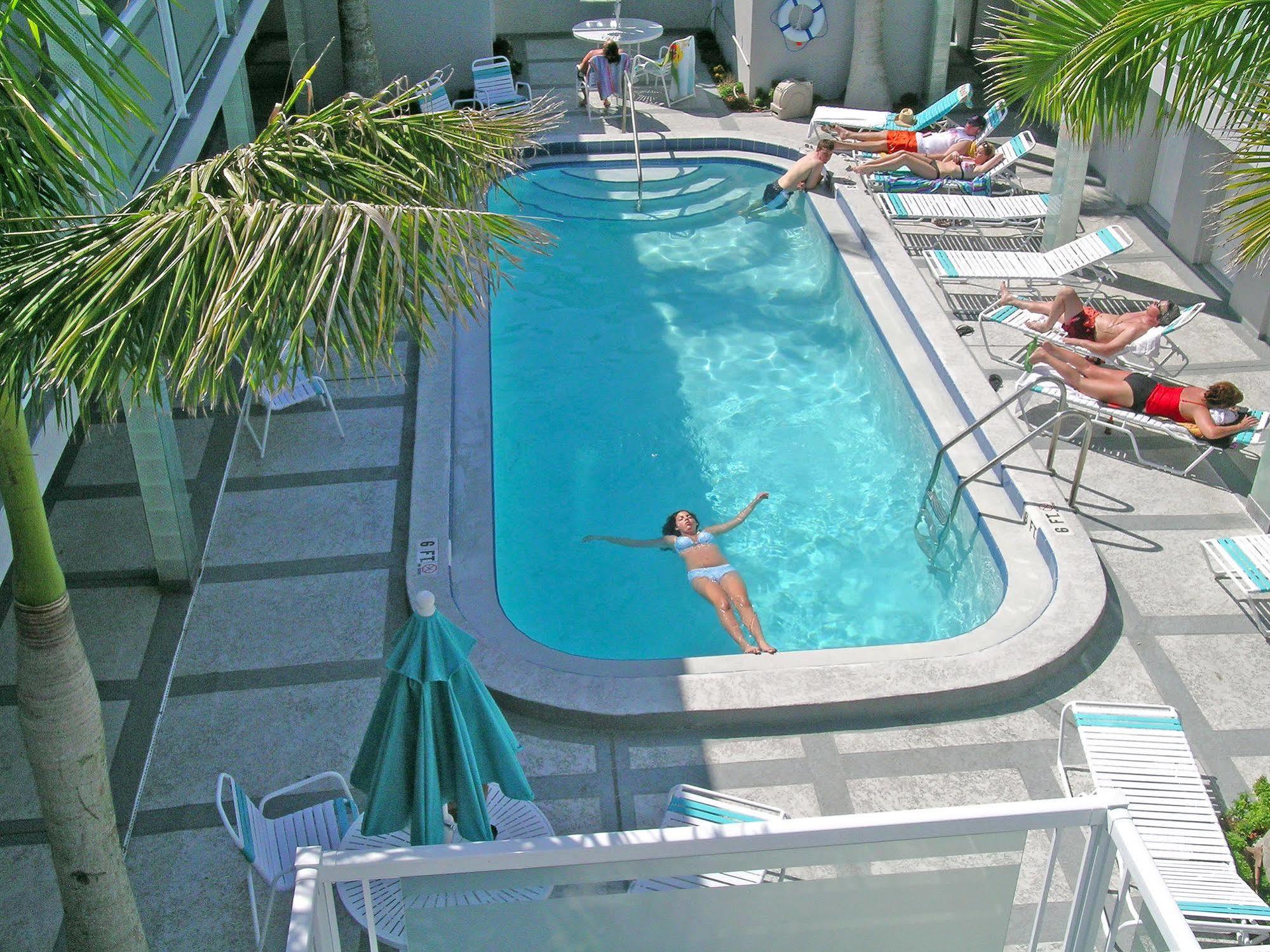 Camelot Beach Suites Клиъруотър Бийч Екстериор снимка