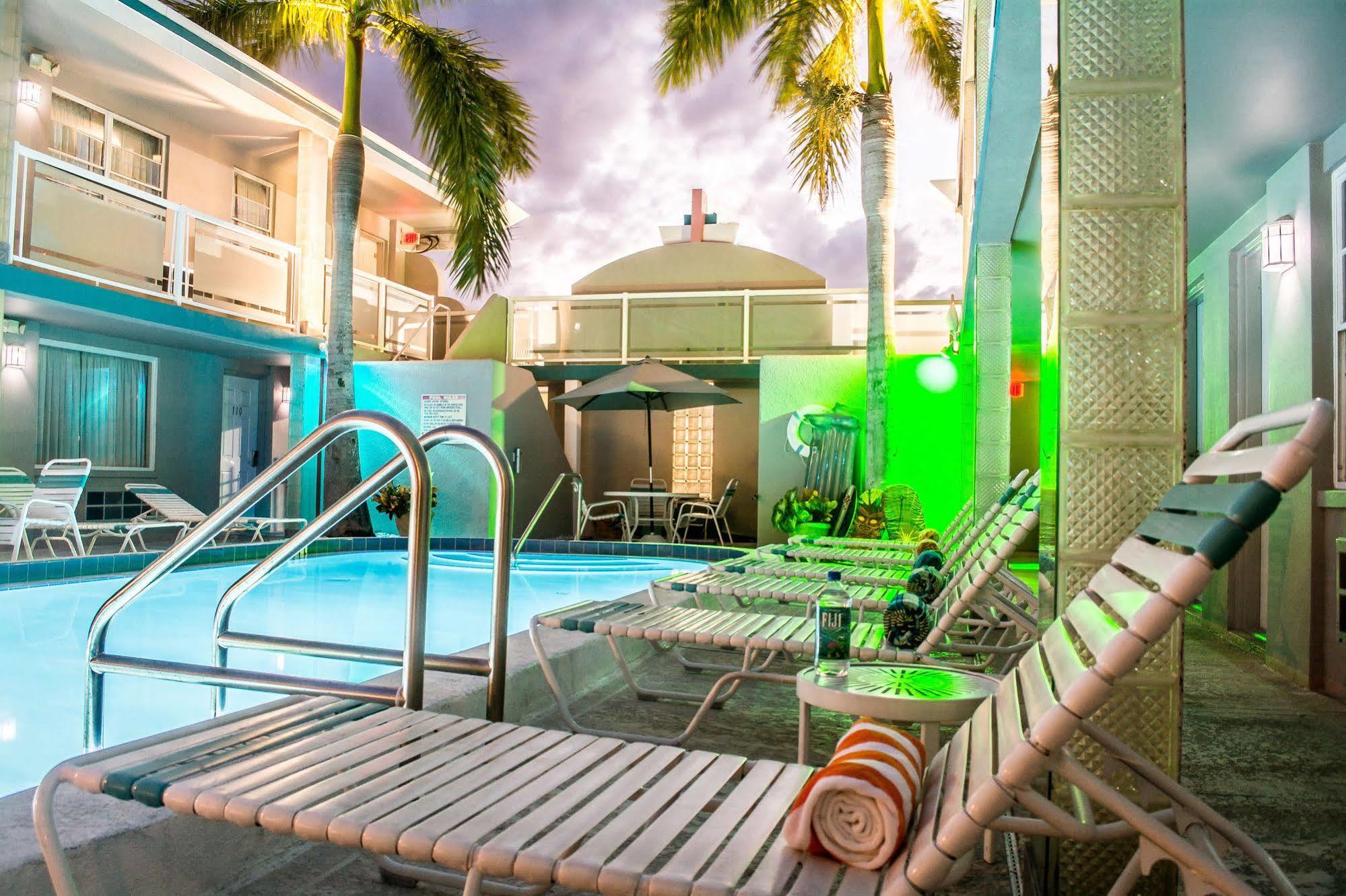 Camelot Beach Suites Клиъруотър Бийч Екстериор снимка
