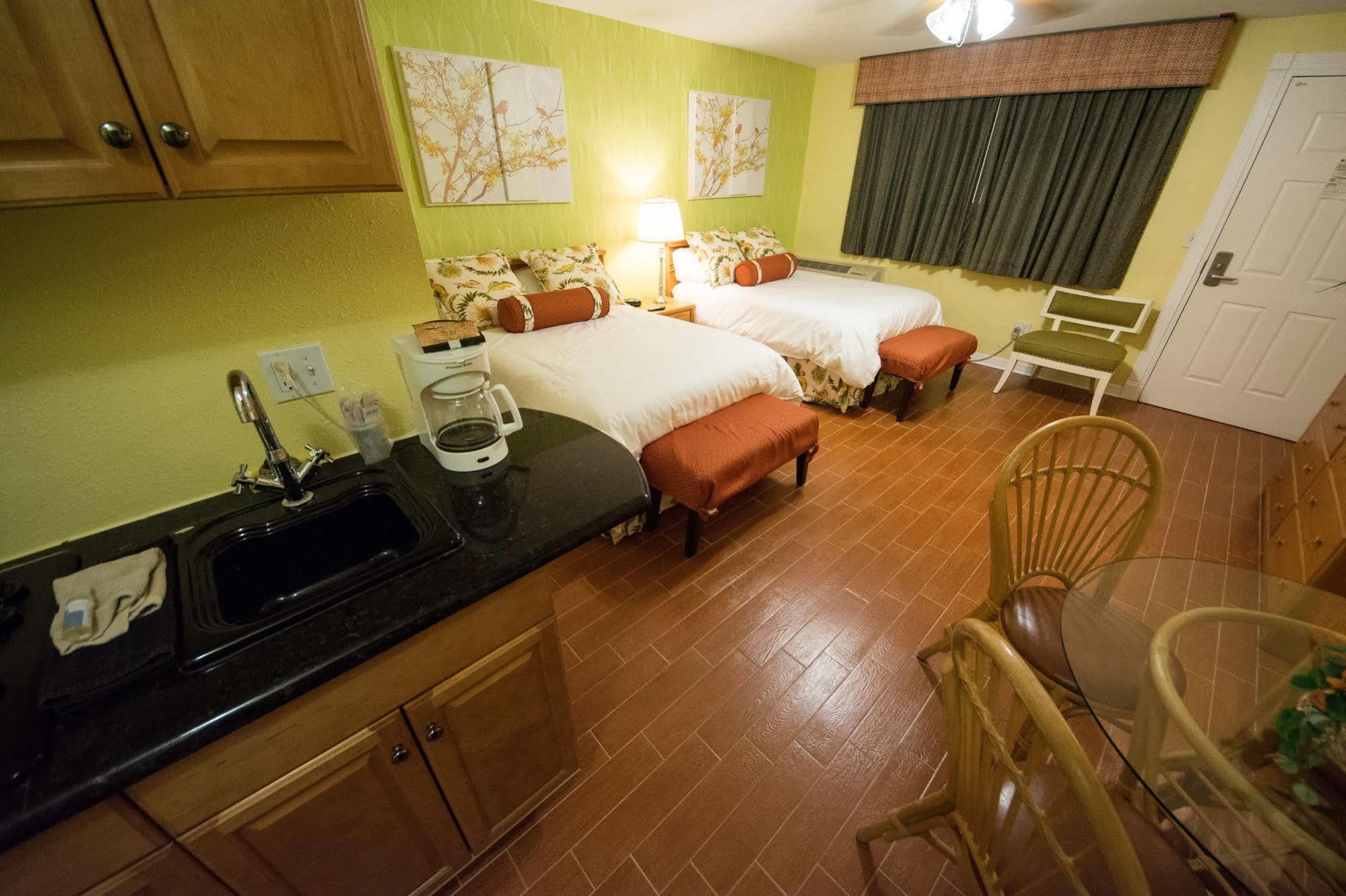 Camelot Beach Suites Клиъруотър Бийч Екстериор снимка