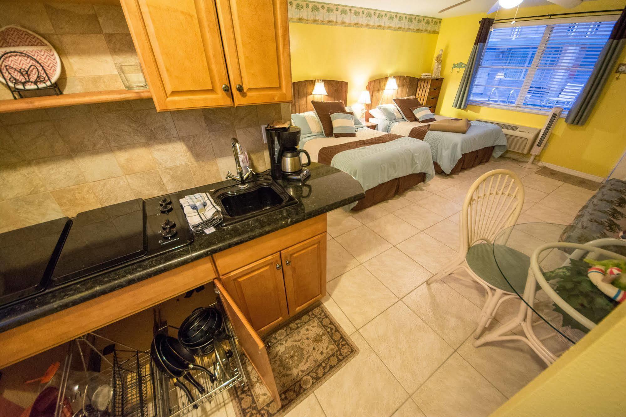 Camelot Beach Suites Клиъруотър Бийч Екстериор снимка