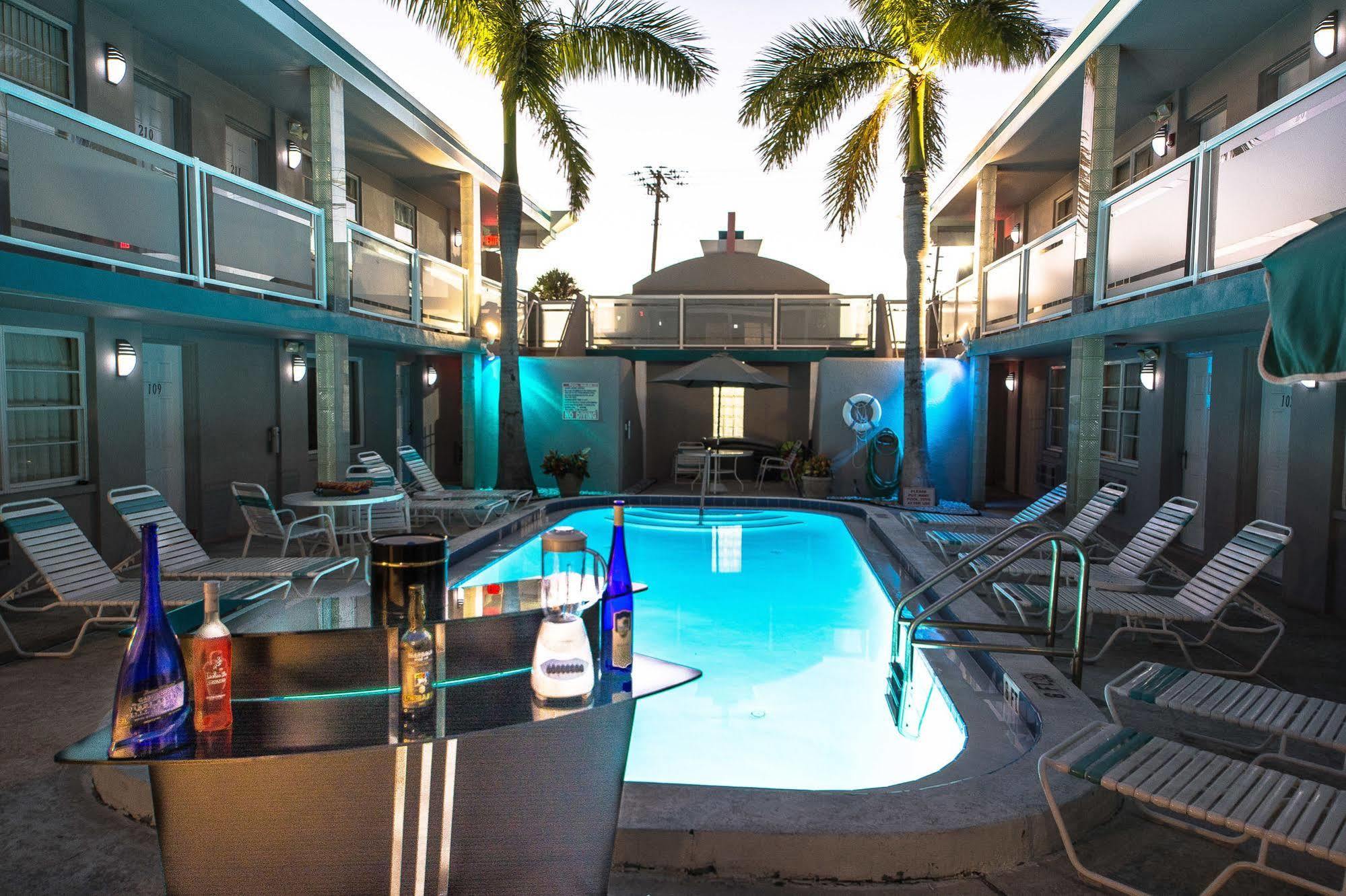 Camelot Beach Suites Клиъруотър Бийч Екстериор снимка