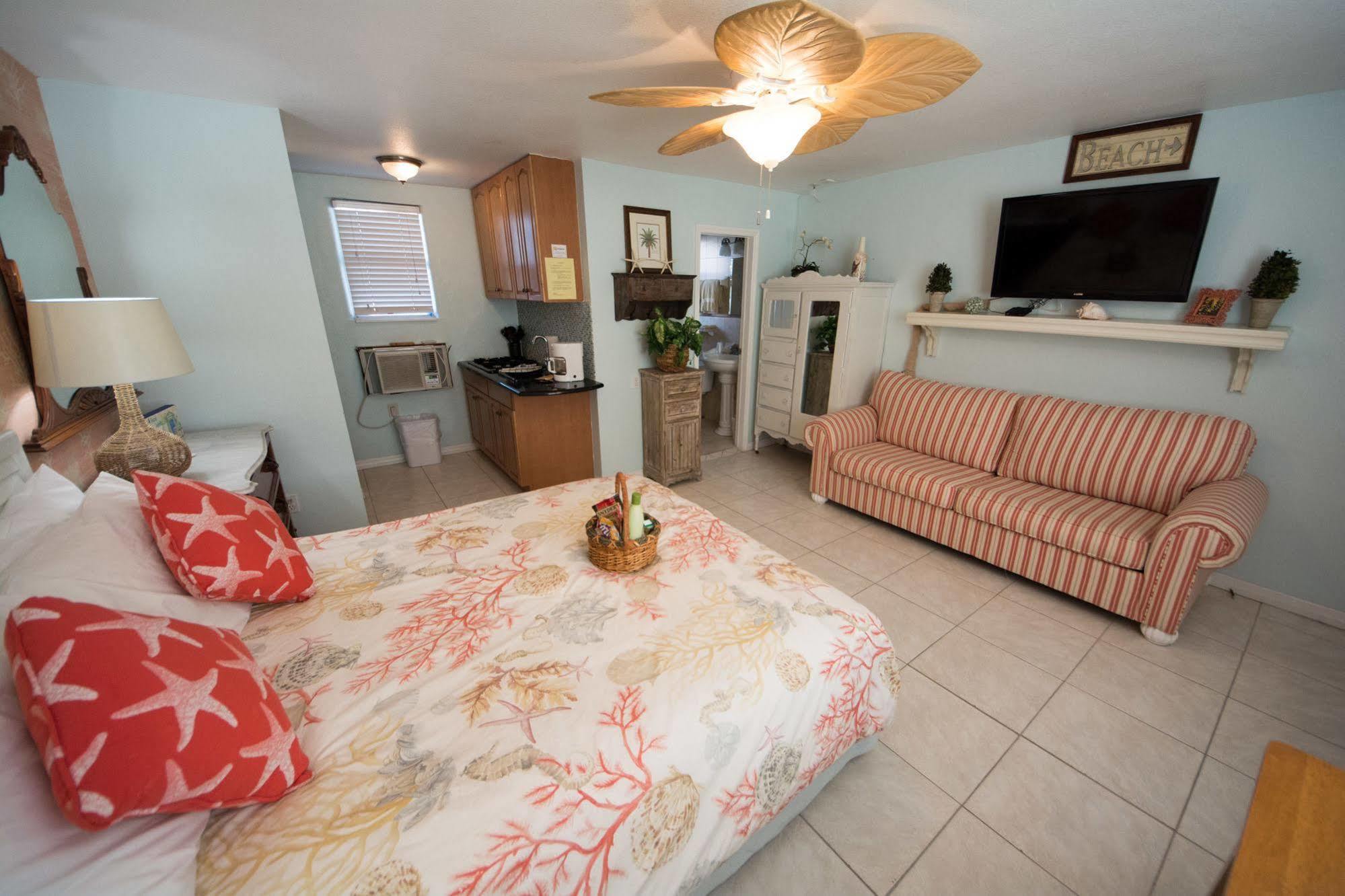 Camelot Beach Suites Клиъруотър Бийч Екстериор снимка